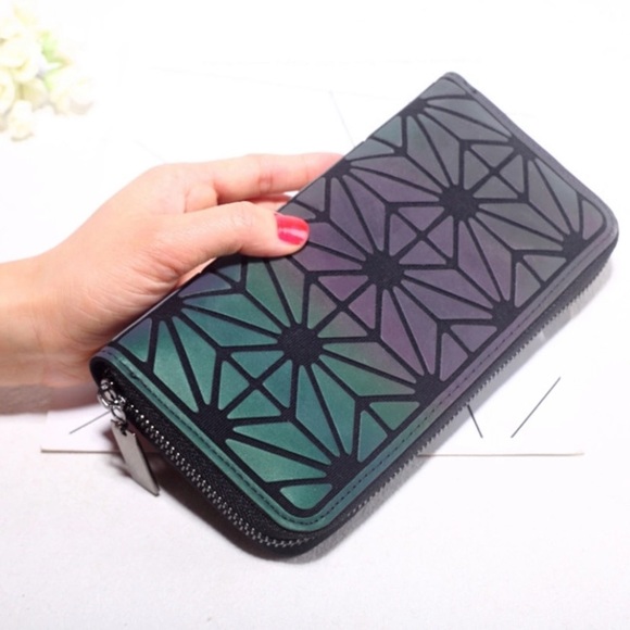 🔥😍 1 LEFT Light Reflective Wallets 😍🔥 - Picture 9 of 12